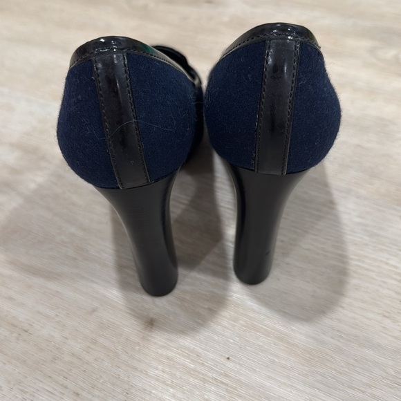 Tory Burch closed toe Navy Blue and black heels business wear acadamia - Picture 3 of 6